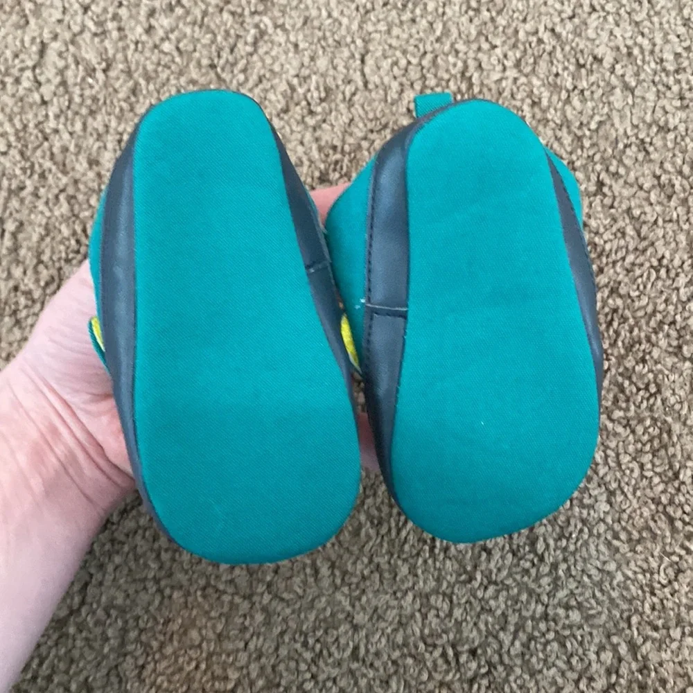 Brand new 6-9 month baby shoes